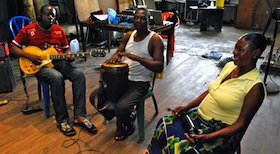 Follow the writing sessions for Congotronics vs Rockers !...